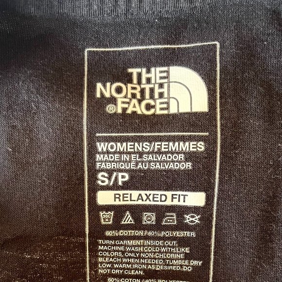 NWOT The North Face Short Sleeve Floral Logo Pocket Tee, Charcoal, Size Small - Picture 5 of 5